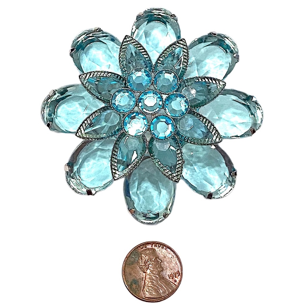 Light Blue Large Flower Brooch - Picture 2 of 3